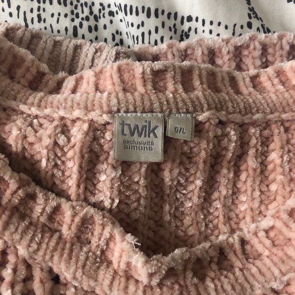 Fuzzy Pink Oversized Sweater - Picture 3 of 4